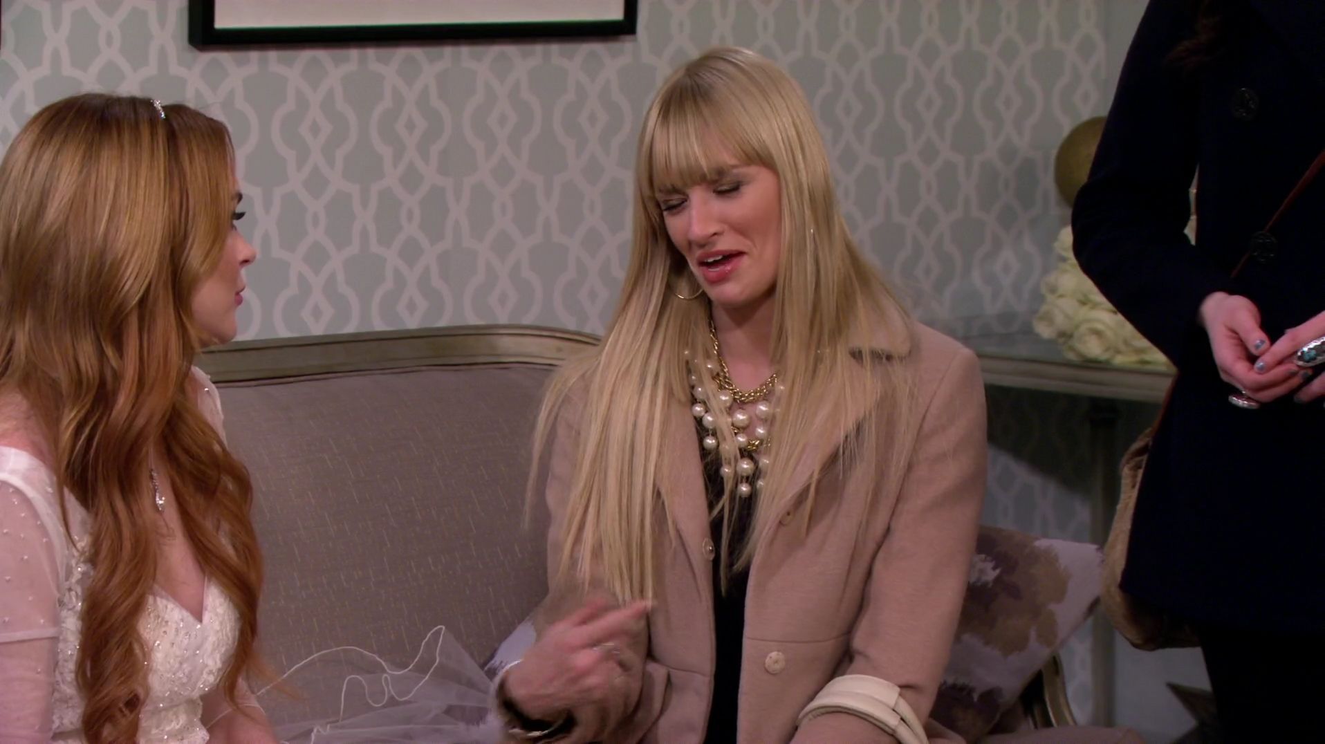 2BrokeGirls-S03E21-518.jpg