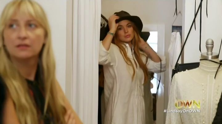 Lindsay-S01E01-0405.jpg