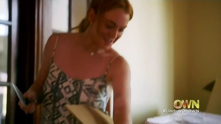 Lindsay-S01E01-0541.jpg