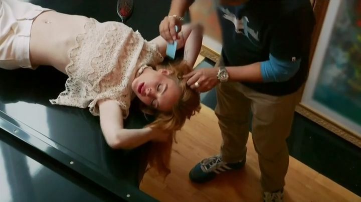Lindsay-S01E01-1262.jpg