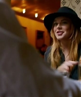 Lindsay-S01E02-0212.jpg
