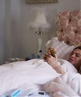 Lindsay-S01E07-0259.jpg