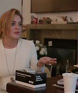 Lindsay-S01E07-0469.jpg