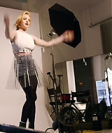 Lindsay-S01E08-0215.jpg
