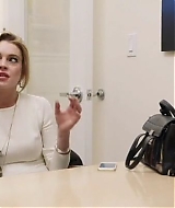 Lindsay-S01E08-0281.jpg