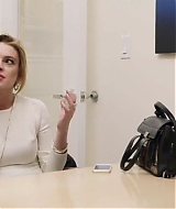 Lindsay-S01E08-0282.jpg