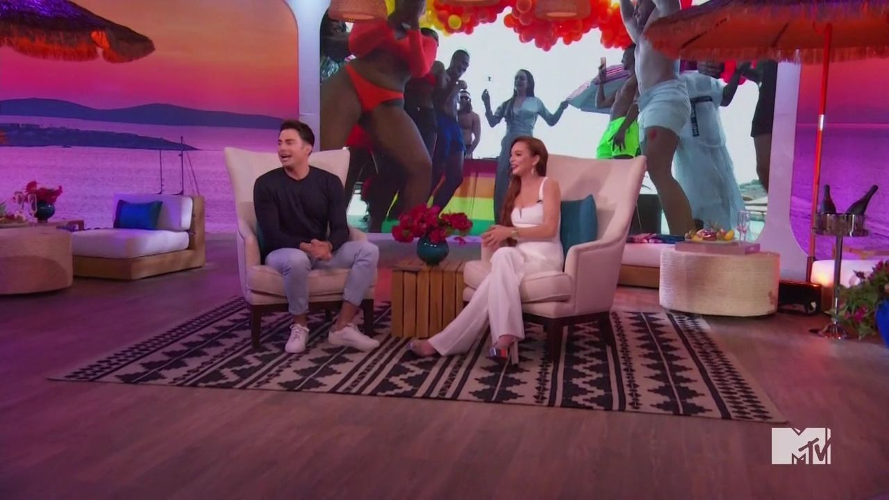 LohanBeachClubAftershow-S01E01_501.jpg