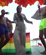 LohanBeachClubAftershow-S01E01_508.jpg